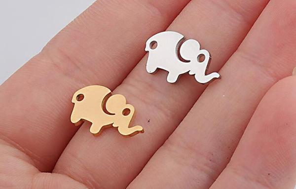 Jednoduchý náramok s razeným príveskom v tvare sloníka z chirurgickej ocele / 9 mm x 16 mm /