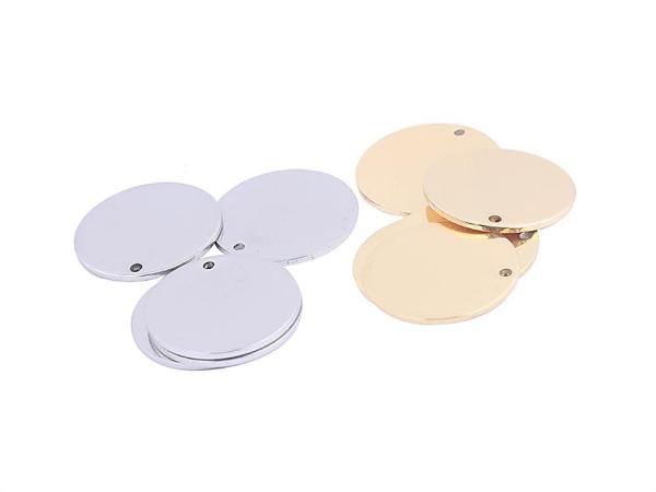 Jednoduchý náramok s razeným príveskom z chirurgickej ocele / 8 mm /